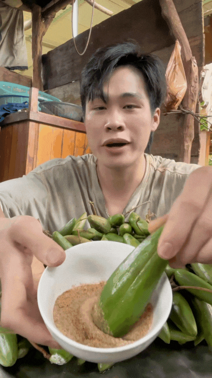 Dạo này MXH thi nhau mukbang loại quả dại Tây Bắc: Vị lạ, mùi thơm, ăn với chẳm chéo thì "hết sẩy"- Ảnh 5.