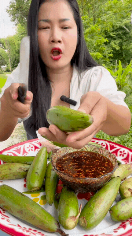 Dạo này MXH thi nhau mukbang loại quả dại Tây Bắc: Vị lạ, mùi thơm, ăn với chẳm chéo thì "hết sẩy"- Ảnh 8.