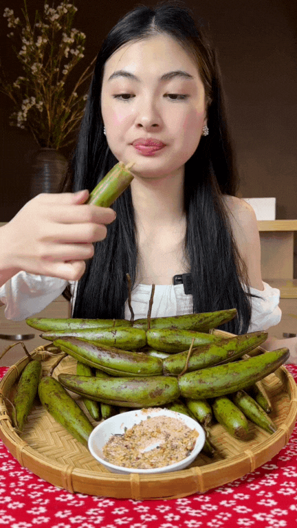 Dạo này MXH thi nhau mukbang loại quả dại Tây Bắc: Vị lạ, mùi thơm, ăn với chẳm chéo thì "hết sẩy"- Ảnh 12.