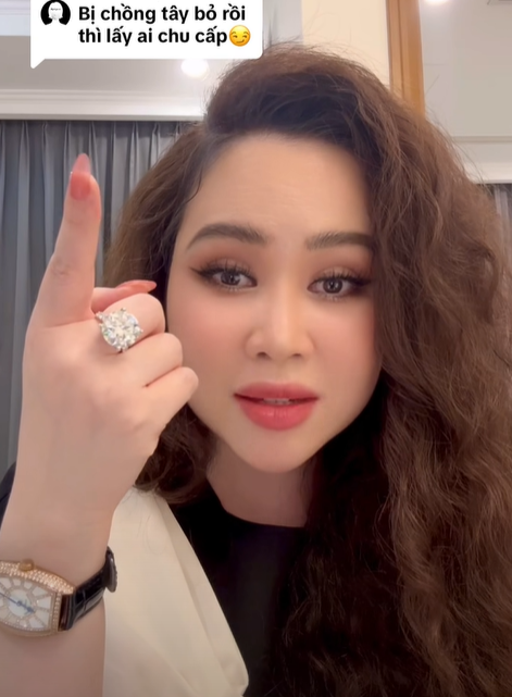 "Nữ diễn viên lùn nhất Việt Nam" bị tố đeo nhẫn kim cương giả- Ảnh 2.