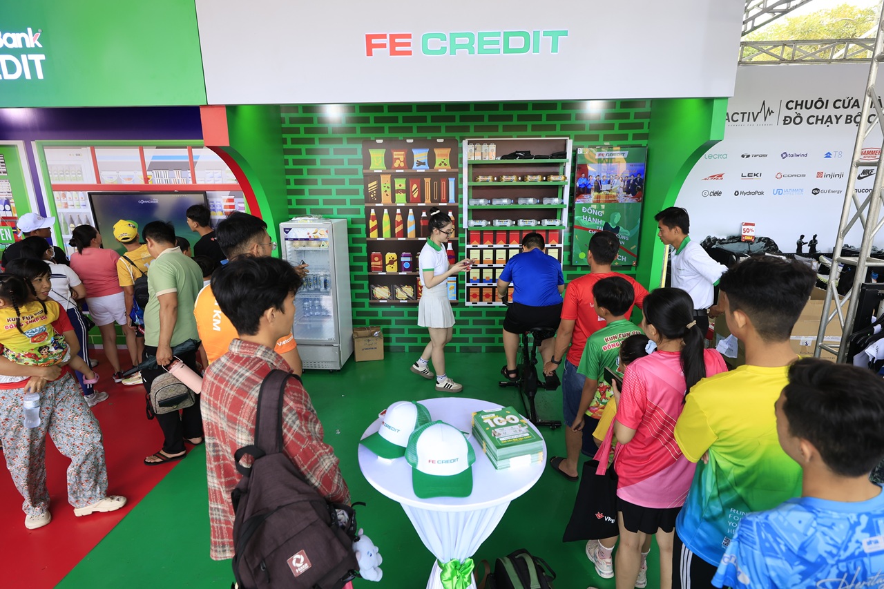FE CREDIT lan tỏa thông điệp sống khỏe, sống tích cực tại đường chạy Đất Sen Hồng 2025- Ảnh 3.