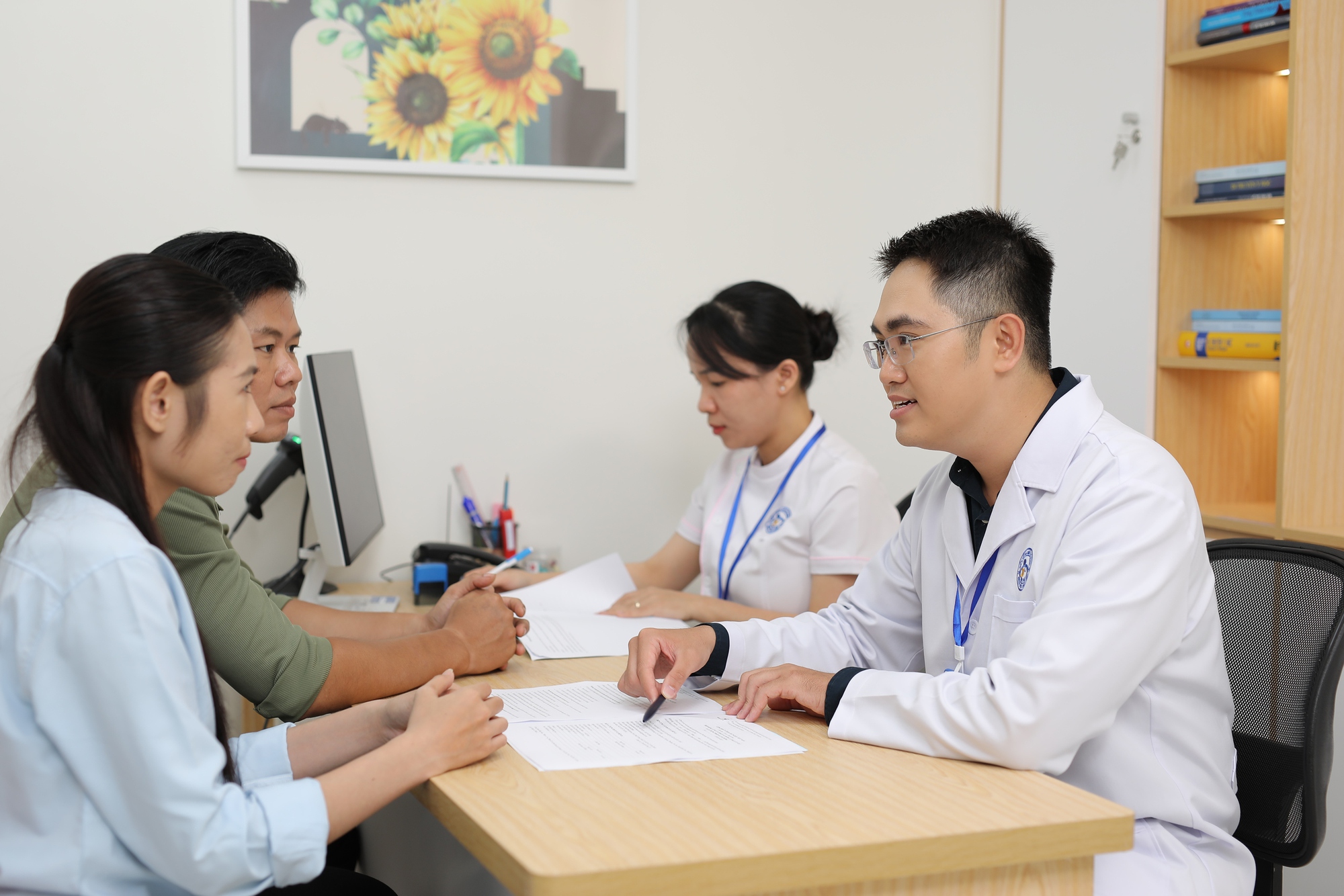 “Ống nghiệm tiết kiệm” và chia sẻ kiến thức hiếm muộn cho công nhân khu công nghiệp- Ảnh 2.