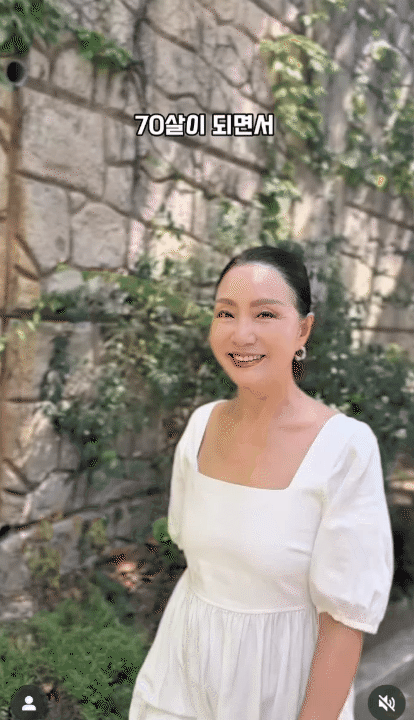 "Bà ngoại xứ Hàn" 70 tuổi vẫn sở hữu làn da mịn màng căng mướt: Bí quyết là lăn mặt với dưa chuột lạnh- Ảnh 8.