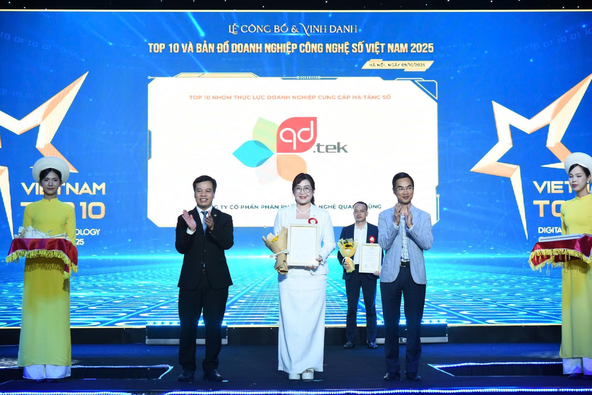 QD.TEK ghi dấu ấn tại Vietnam Top 10 Tech & Map 2025- Ảnh 2. QD.TEK ghi dấu ấn tại Vietnam Top 10 Tech & Map 2025- Ảnh 2.