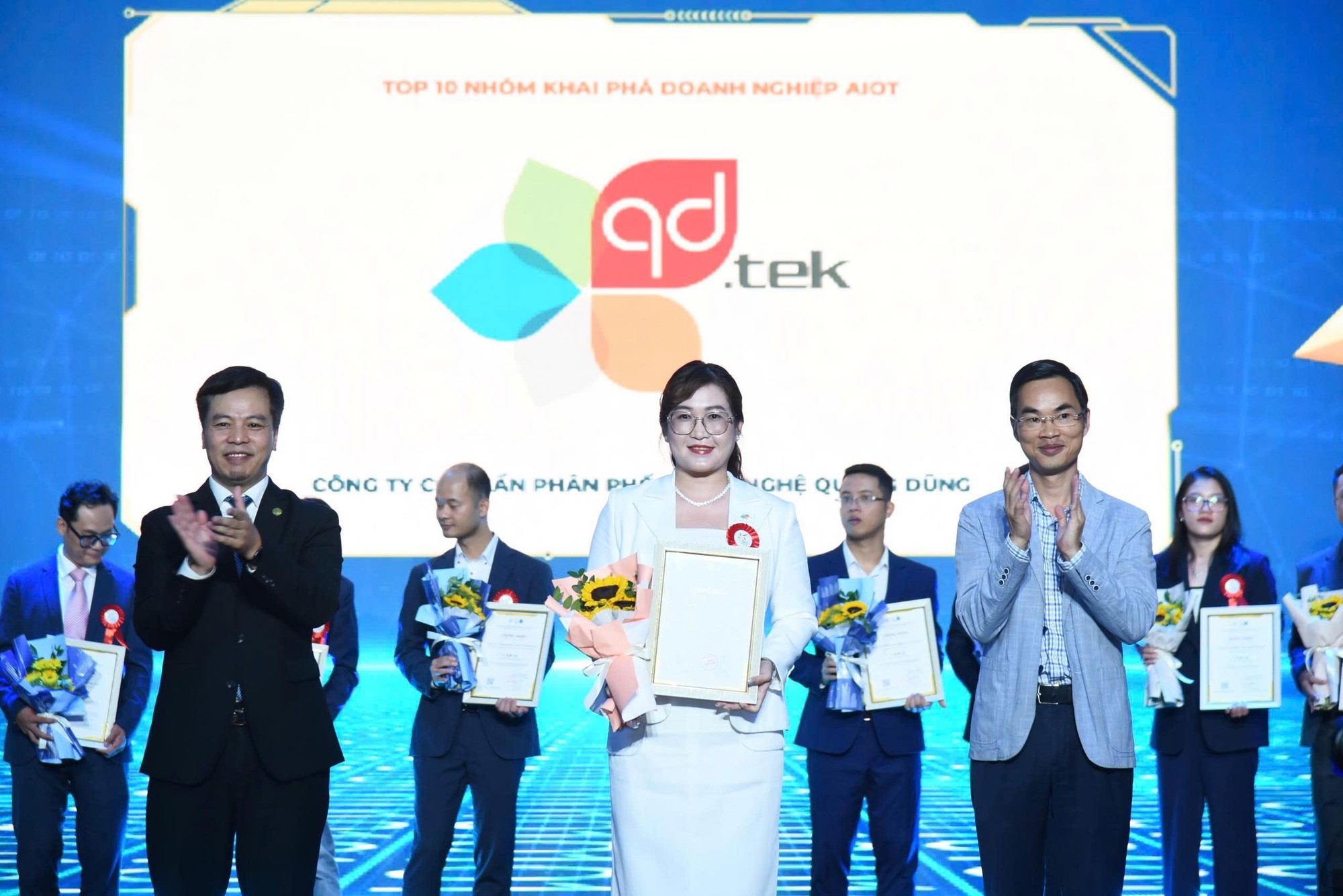 QD.TEK ghi dấu ấn tại Vietnam Top 10 Tech & Map 2025- Ảnh 3. QD.TEK ghi dấu ấn tại Vietnam Top 10 Tech & Map 2025- Ảnh 3.