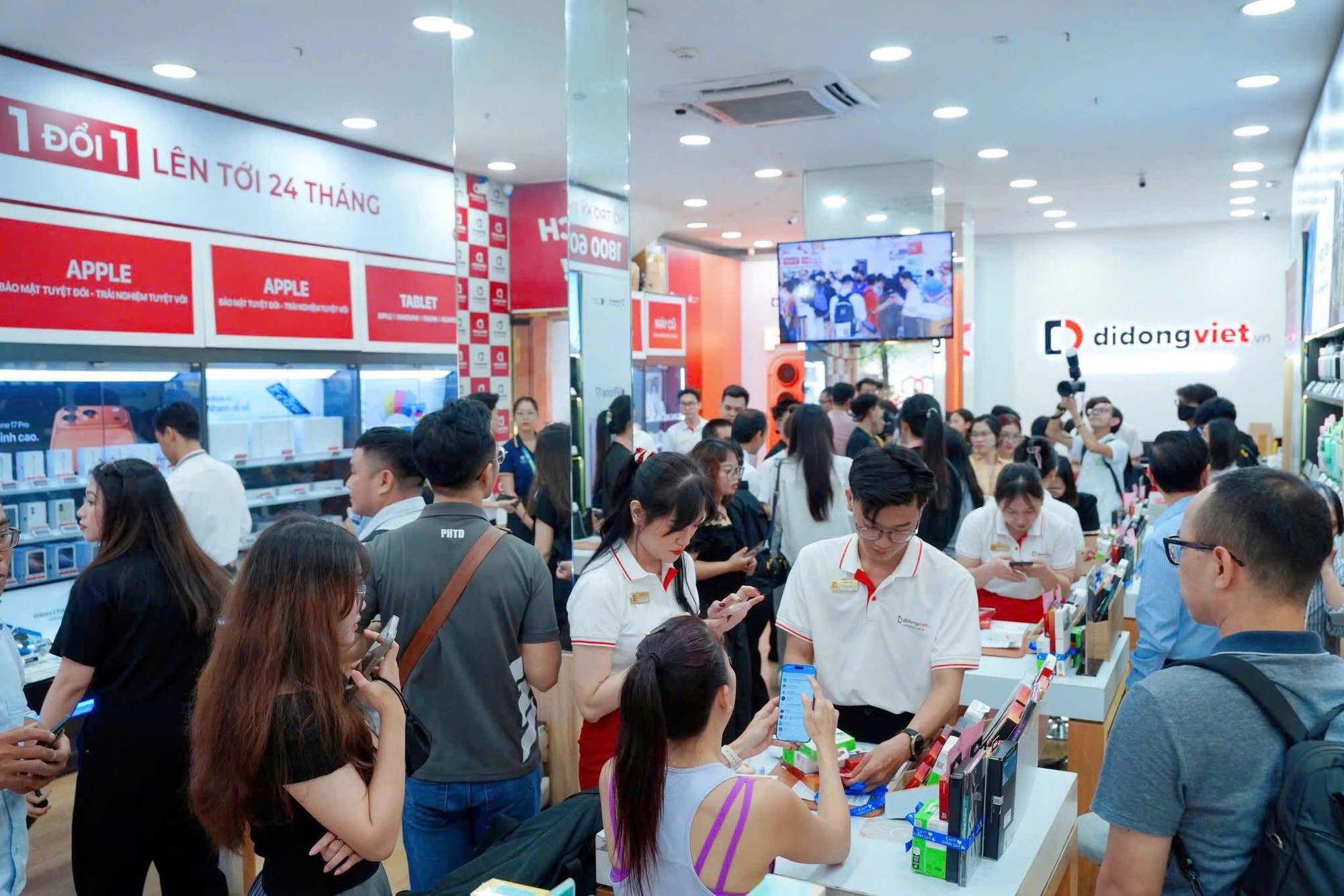 iPhone mới ra mắt, nghệ sĩ Việt lại rộn ràng "lên đời"- Ảnh 5.
