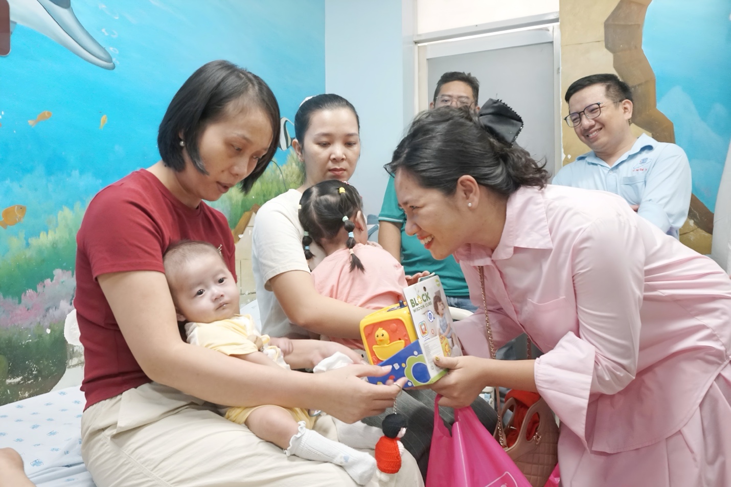 Hành trình chia sẻ yêu thương của Vinimex Group và chương trình Vết Sẹo Cuộc Đời- Ảnh 3.