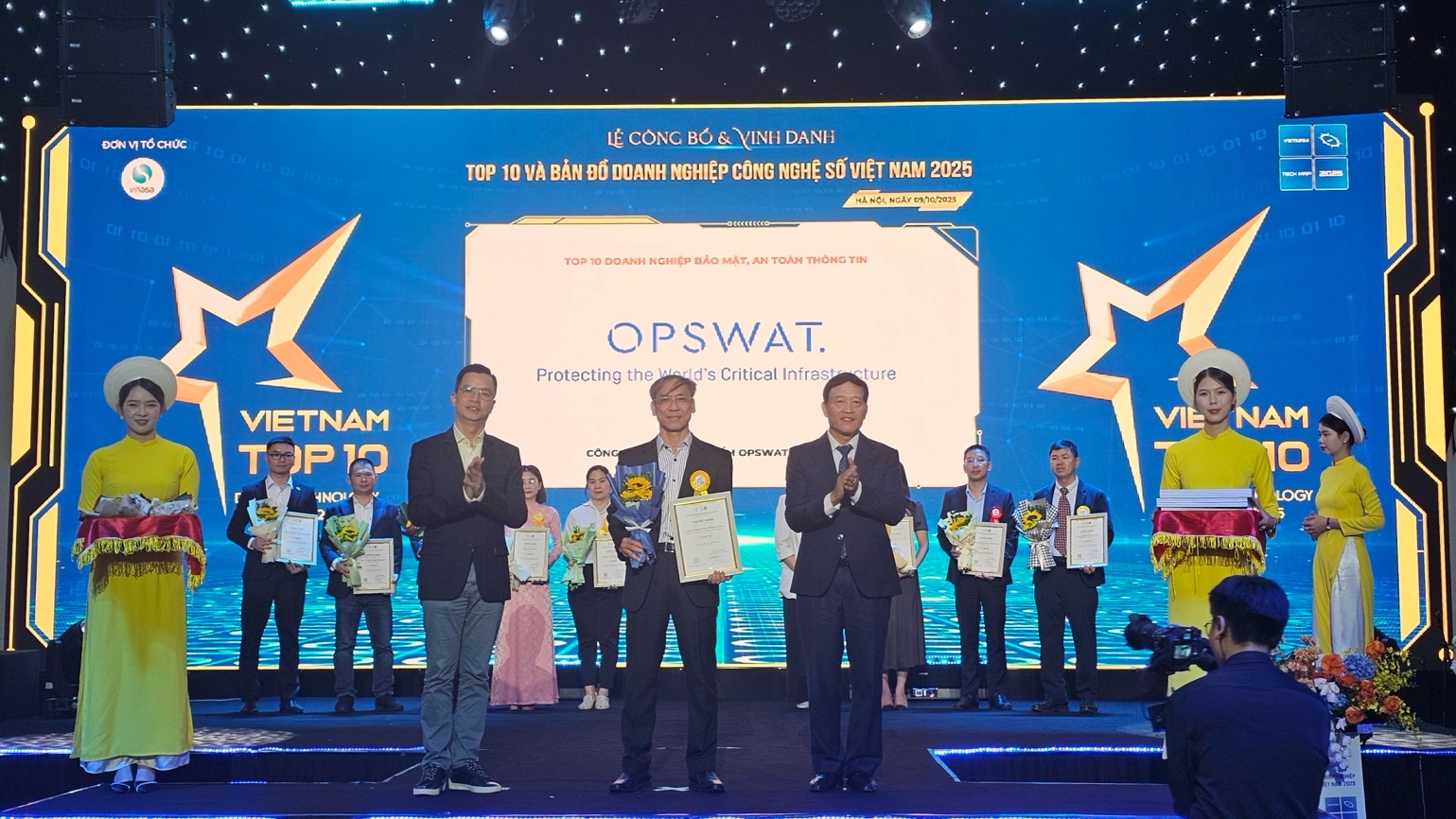 OPSWAT Việt Nam - Top 10 Doanh nghiệp Công nghệ hàng đầu Việt Nam- Ảnh 5. OPSWAT Việt Nam - Top 10 Doanh nghiệp Công nghệ hàng đầu Việt Nam- Ảnh 5.