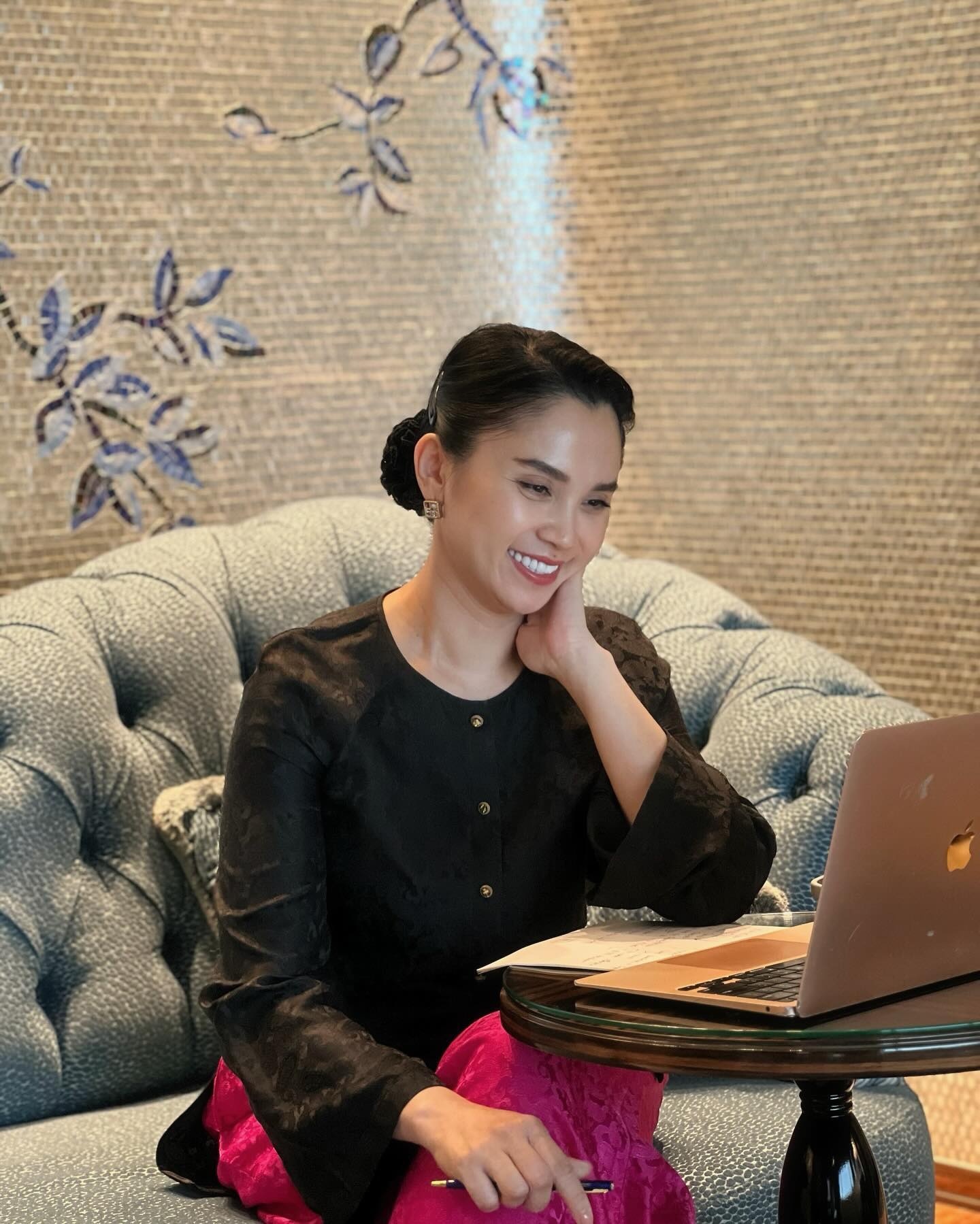 “Điệu” ở tuổi 40: Bí quyết giữ năng lượng và nhan sắc của nữ CEO Linh Đặng - "chị bán gạo nổi nhất MXH"- Ảnh 4.
