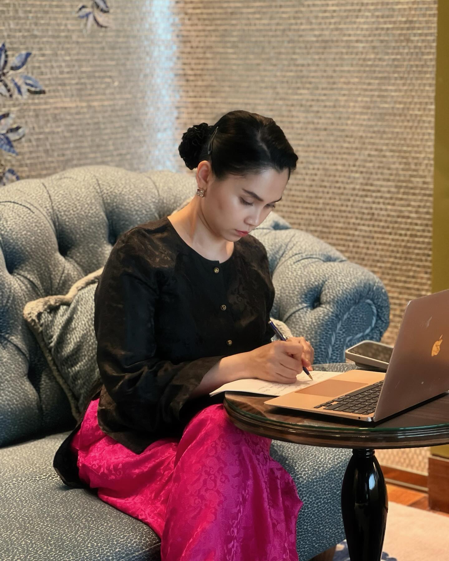 “Điệu” ở tuổi 40: Bí quyết giữ năng lượng và nhan sắc của nữ CEO Linh Đặng - "chị bán gạo nổi nhất MXH"- Ảnh 3.