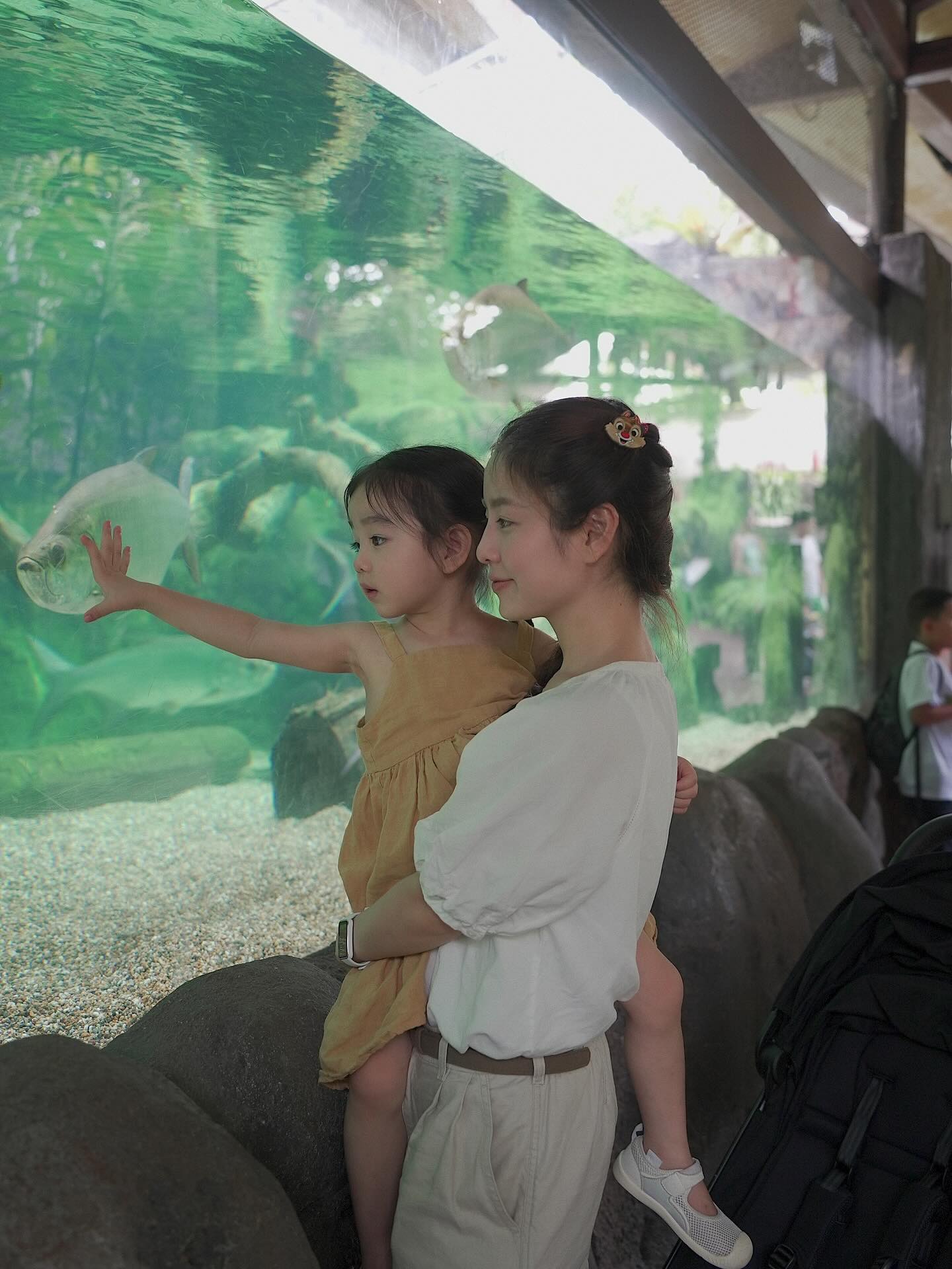 Bé Bún - con gái hot mom Nam Thương, bị ốm: Người mệt nhừ, mắt xưng húp, vẫn xứng danh "tiểu mỹ nhân"- Ảnh 8.