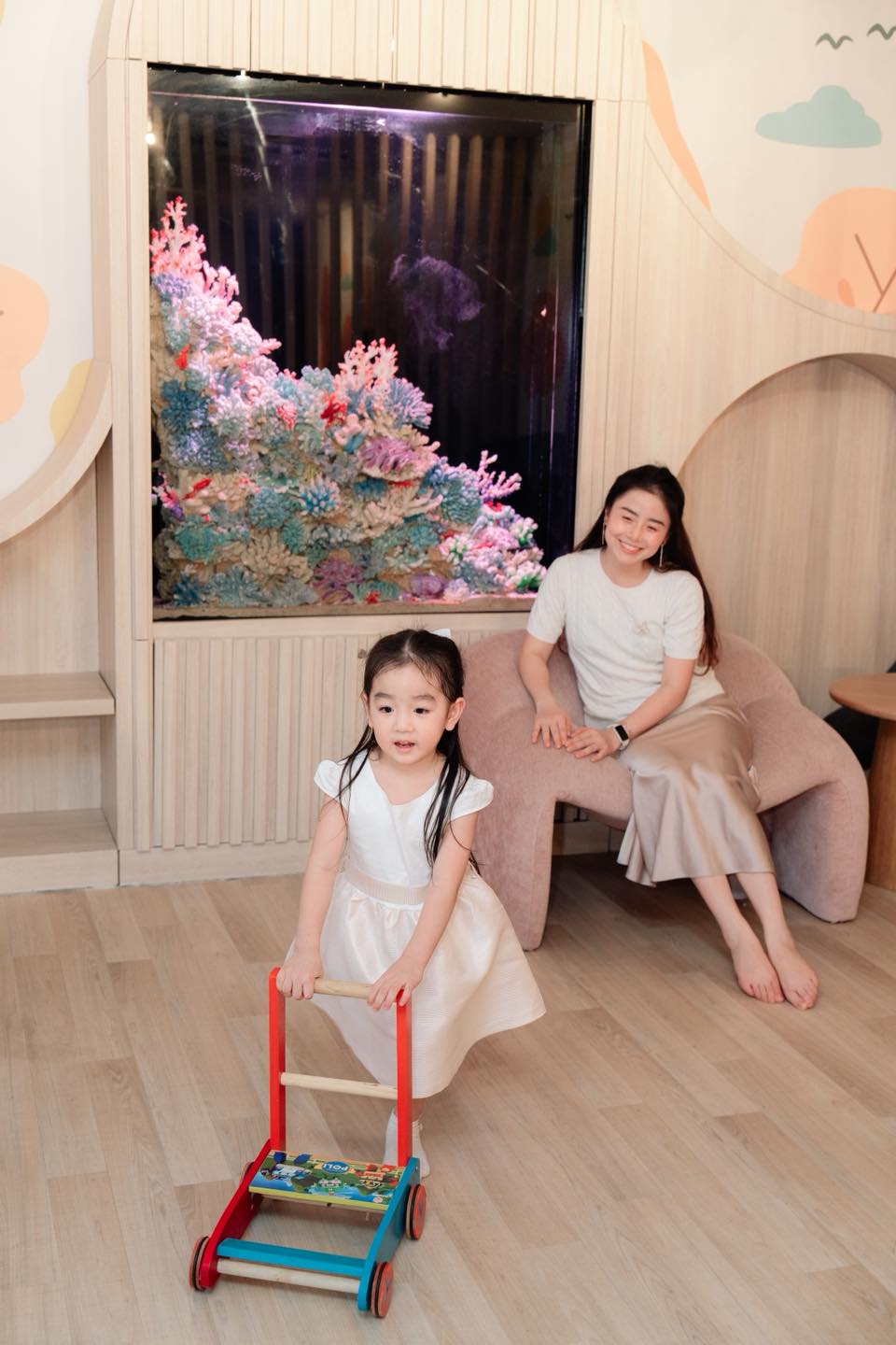 Bé Bún - con gái hot mom Nam Thương, bị ốm: Người mệt nhừ, mắt xưng húp, vẫn xứng danh "tiểu mỹ nhân"- Ảnh 7.