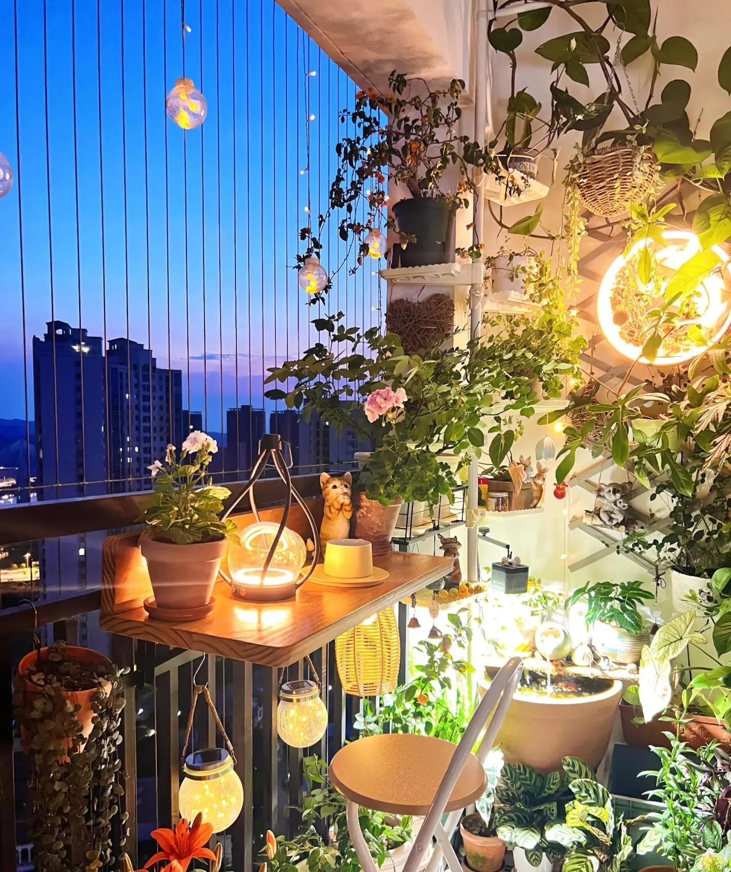 Nhà hàng xóm chỉ có ban công 4m² mà làm được khu vườn đẹp như resort, nhìn xong tôi chỉ biết thốt lên "đỉnh thật"!- Ảnh 9.