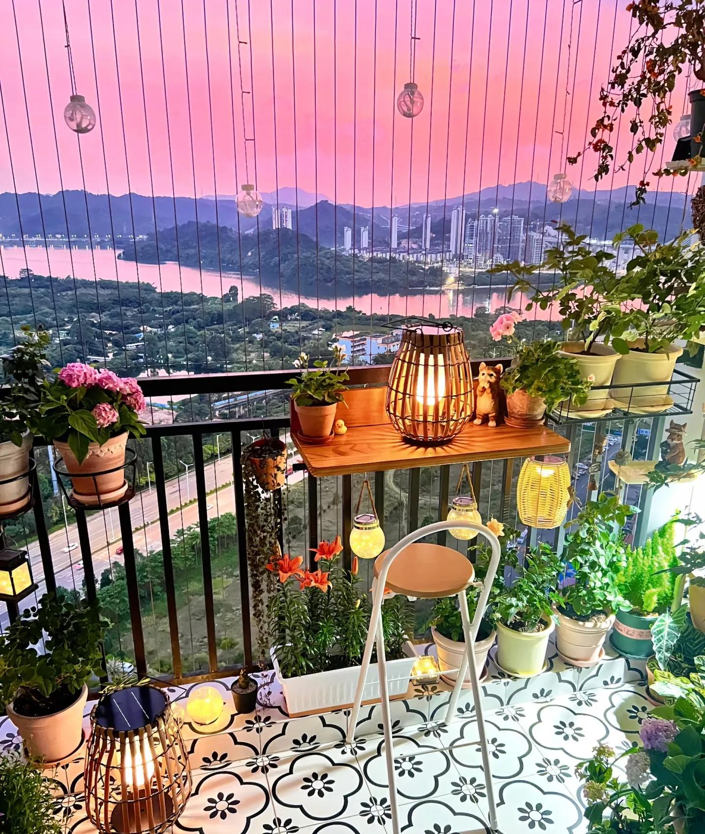 Nhà hàng xóm chỉ có ban công 4m² mà làm được khu vườn đẹp như resort, nhìn xong tôi chỉ biết thốt lên "đỉnh thật"!- Ảnh 5.