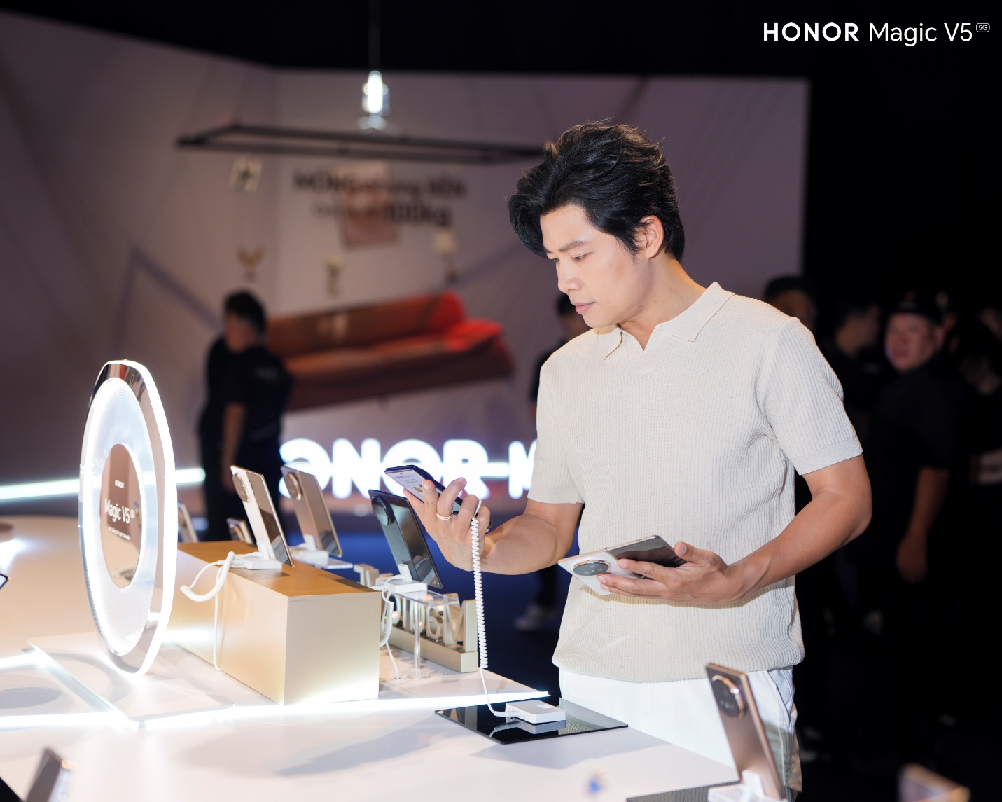 Cuộc đua điện thoại gập 2025: Khi HONOR Magic V5 khẳng định vị thế mỏng nhưng không đánh đổi- Ảnh 5. Cuộc đua điện thoại gập 2025: Khi HONOR Magic V5 khẳng định vị thế mỏng nhưng không đánh đổi- Ảnh 5.