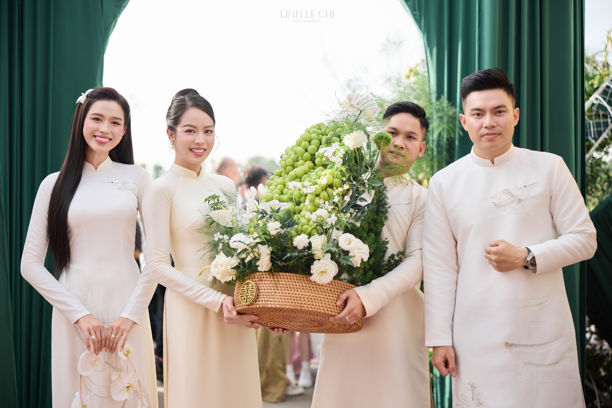 HH Đỗ Hà ăn hỏi: Cô dâu đặt 21 bộ áo dài, riêng áo dài cưới từ tên gọi đã mang ý nghĩa đặc biệt- Ảnh 16.
