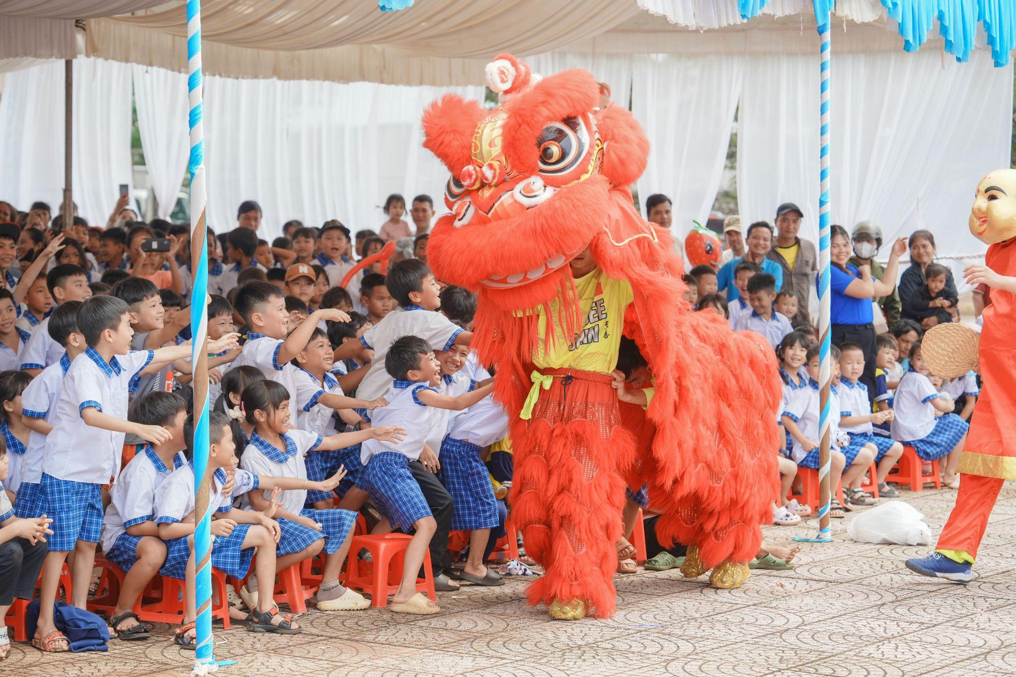 Nhựa Bình Minh và tập đoàn SCG mang nước sạch và Trung thu ấm áp đến tỉnh Đồng Nai- Ảnh 4.