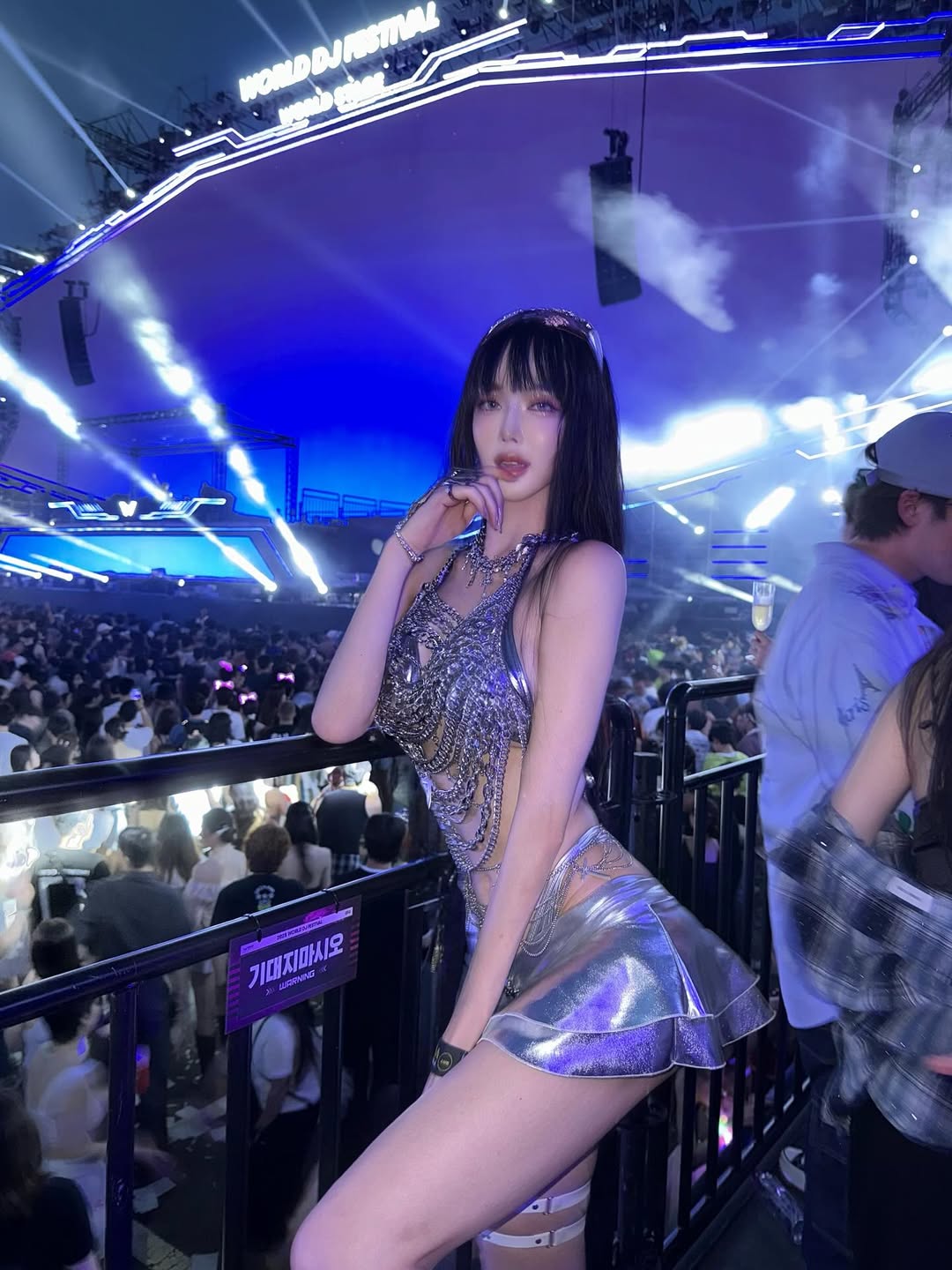 Nữ DJ khiến fan "đứng hình" vì cứ xuất hiện là khiến fan ngây ngất- Ảnh 7.