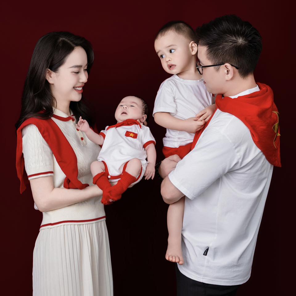 4 hot mom rủ nhau "trốn con", hội tụ trong một khung hình: Nhan sắc mẹ bỉm khiến khắp cõi mạng trầm trồ- Ảnh 9.