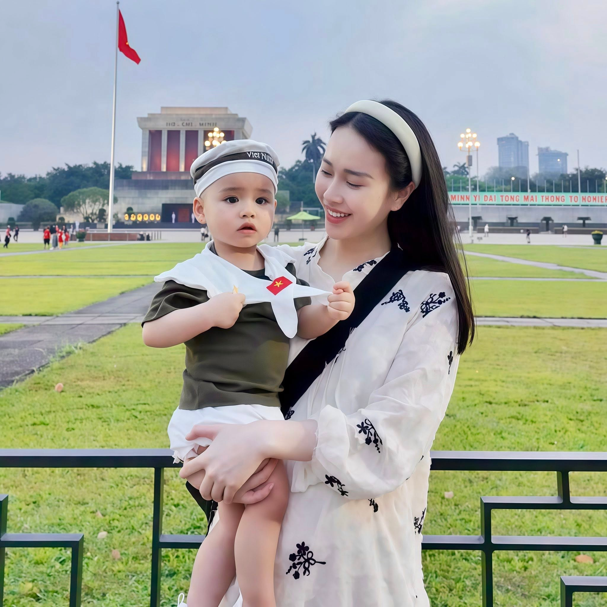 4 hot mom rủ nhau "trốn con", hội tụ trong một khung hình: Nhan sắc mẹ bỉm khiến khắp cõi mạng trầm trồ- Ảnh 8.