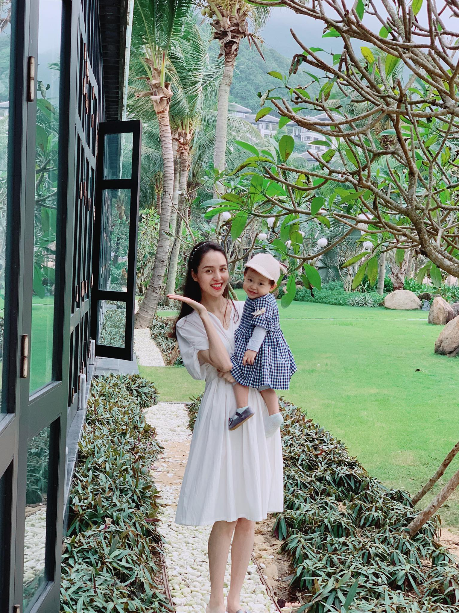 4 hot mom rủ nhau "trốn con", hội tụ trong một khung hình: Nhan sắc mẹ bỉm khiến khắp cõi mạng trầm trồ- Ảnh 22.