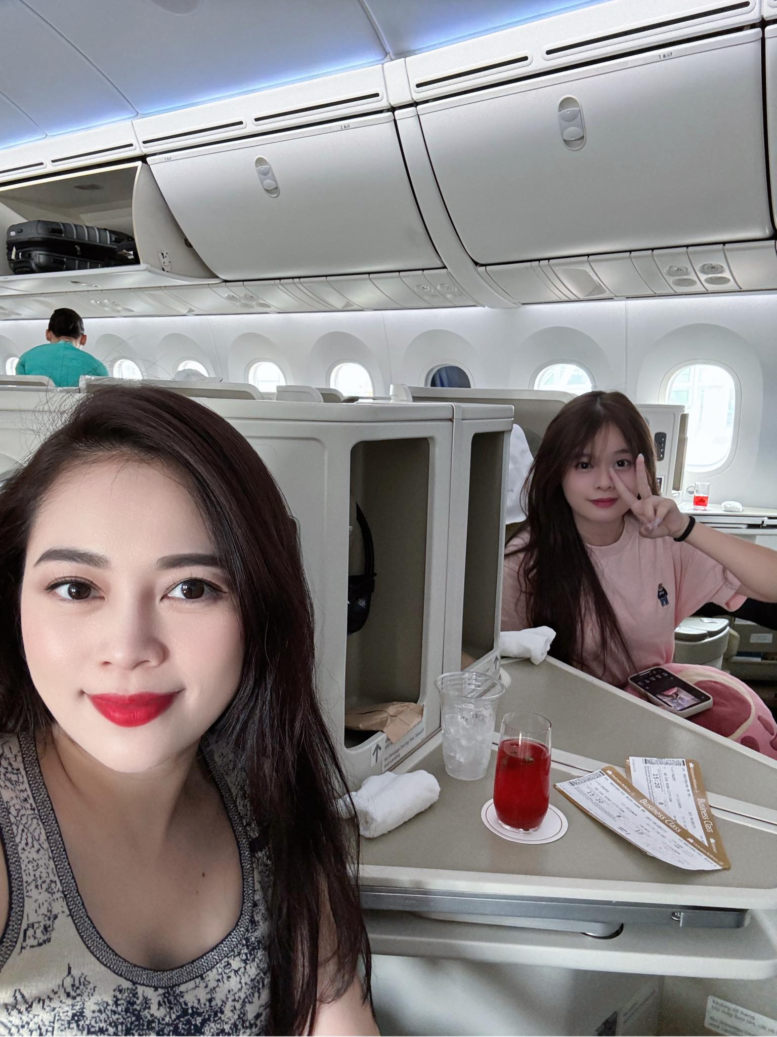 Con gái lớn của hot mom Hằng Túi gây "choáng" với nhan sắc thiếu nữ: Đúng chuẩn "phiên bản tuổi 16" của mẹ- Ảnh 3.