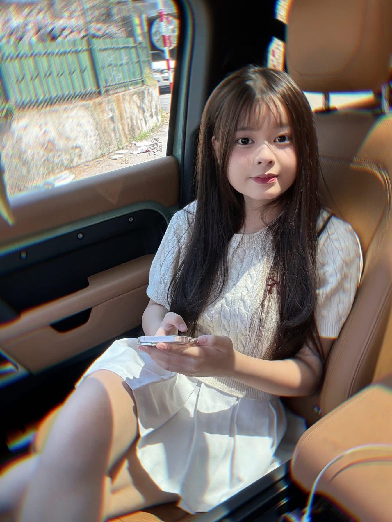 Con gái lớn của hot mom Hằng Túi gây "choáng" với nhan sắc thiếu nữ: Đúng chuẩn "phiên bản tuổi 16" của mẹ- Ảnh 6.
