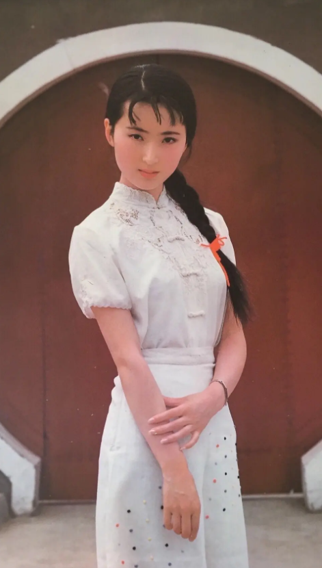 “Lâm Đại Ngọc kinh điển nhất” bị chê tơi tả đến "xám mặt" nhưng vẫn được nhận vai vì lý do không ai đỡ nổi!- Ảnh 2.
