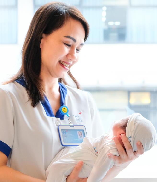 Sản phụ chuyển dạ giữa bão Bualoi được xe công an đưa đi cấp cứu đã "vượt cạn" an toàn- Ảnh 3.