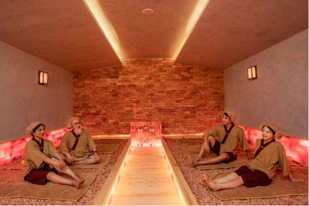 Điểm hẹn mới của gia đình hiện đại giữa lòng Hà Nội: Vừa thư giãn, vừa gắn kết- Ảnh 2.