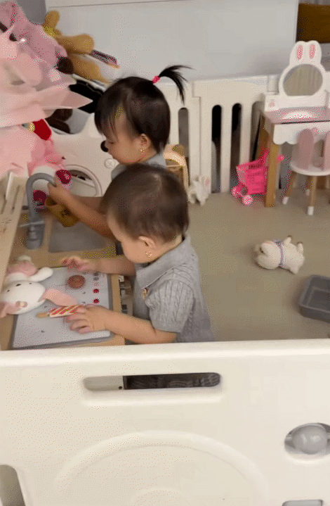 Hotmom Lucie Nguyễn khoe quà 20/10 toàn hàng hiệu xa xỉ, dân tình lại chỉ chú ý đến biểu cảm của "hot alpha kid" Nami- Ảnh 8.