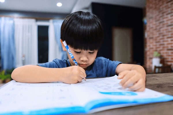 Tôi tự dưng trở thành "kẻ thù" của cả gia đình chỉ vì cho con nghỉ lớp học này!- Ảnh 1.