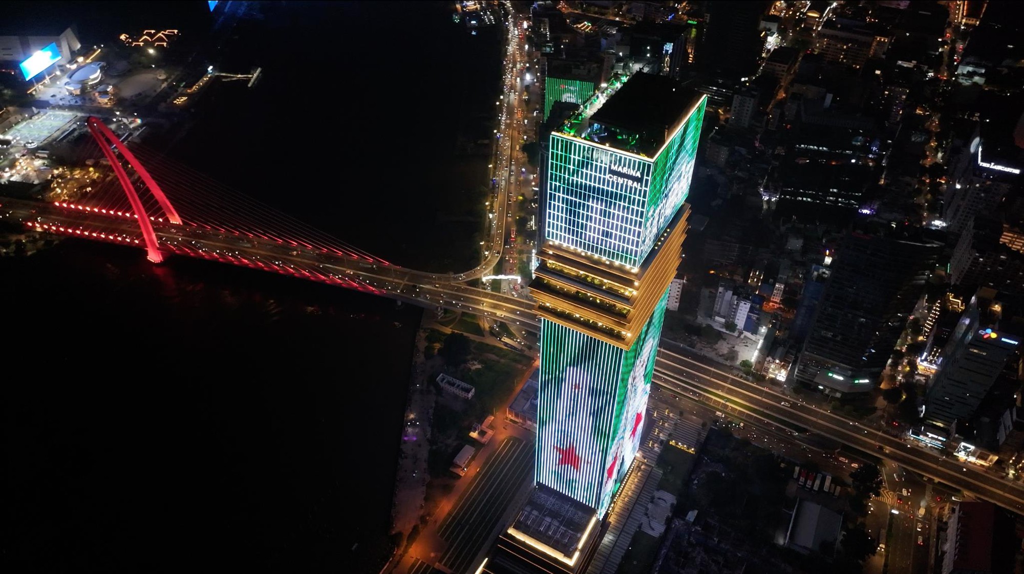 Dàn Em Xinh, Anh Trai quy tụ trong đêm tiệc đẳng cấp ra mắt Heineken Silver phiên bản chai nhôm mới- Ảnh 9. Dàn Em Xinh, Anh Trai quy tụ trong đêm tiệc đẳng cấp ra mắt Heineken Silver phiên bản chai nhôm mới- Ảnh 9.