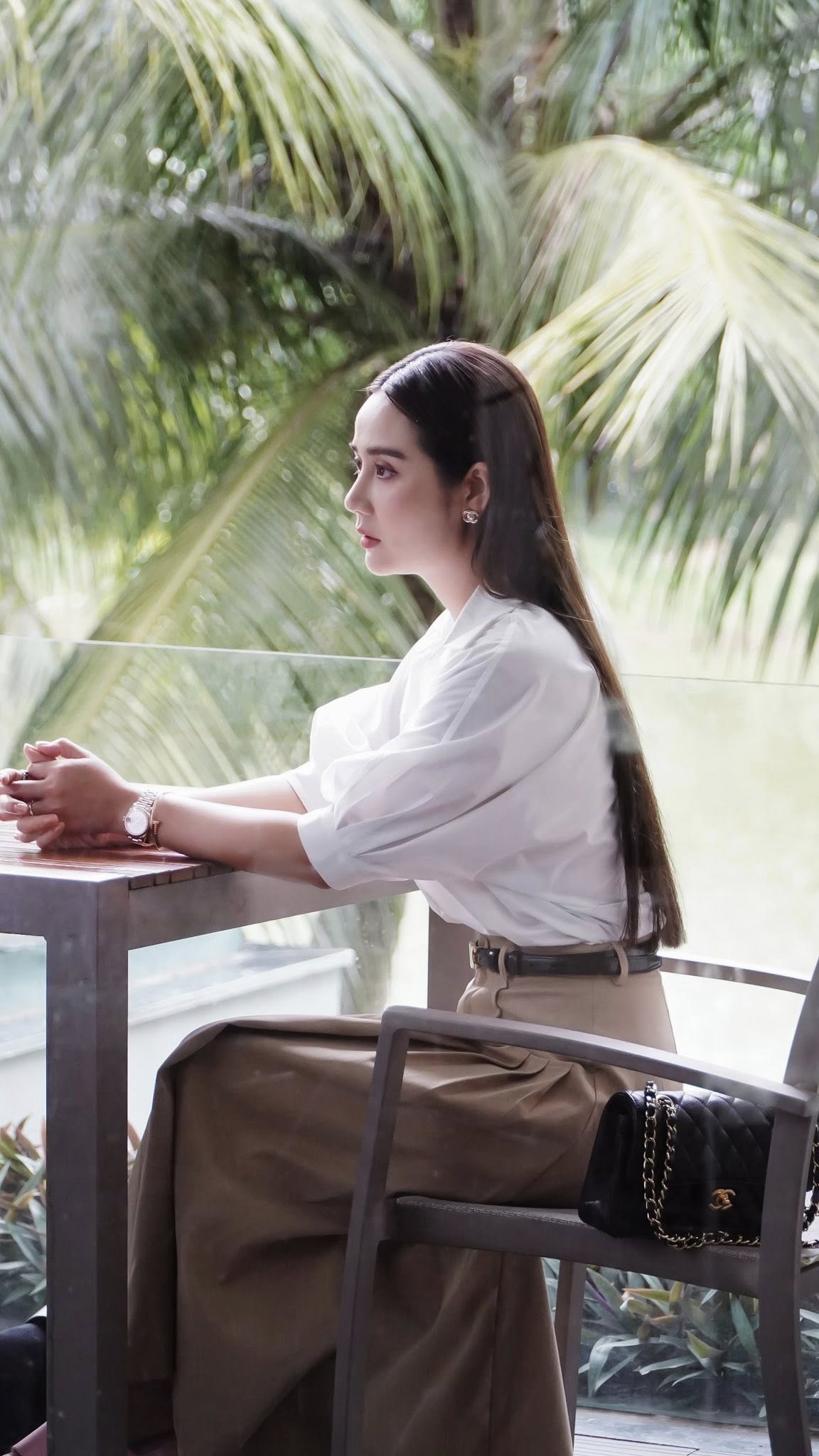 Chỉ với 2 mẫu sơ mi trắng giá chưa đến 500k, Huyền Lizzie tiếp tục làm "náo loạn" khắp cõi mạng- Ảnh 7.