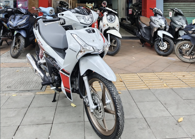 Honda Wave 125 bản mới cực đẹp bất ngờ về đại lý Việt: Xịn hơn Future, siêu tiết kiệm xăng 1,46L/100km- Ảnh 5.