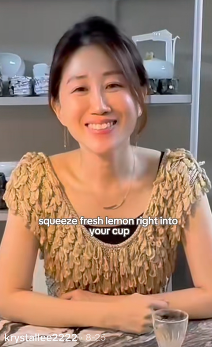 Phụ nữ Hàn tuổi 50 giữ da căng mướt chỉ với ly nước 5k, đến con gái là beauty blogger cũng phải học theo- Ảnh 11.