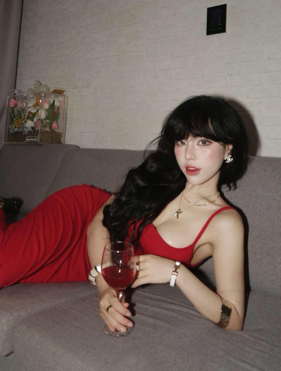 Bảo Khuyên Susan lên đồ, nhan sắc đến mức netizen phải thốt lên: "Si mê ánh mắt"- Ảnh 2. Bảo Khuyên Susan lên đồ, nhan sắc đến mức netizen phải thốt lên: "Si mê ánh mắt"- Ảnh 2.