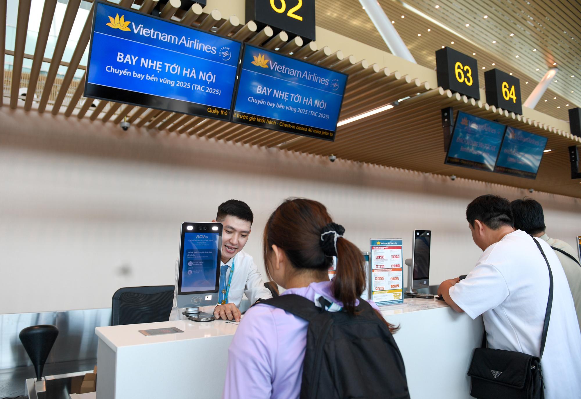 “Bay nhẹ tới Hà Nội”: Kết nối vẻ đẹp mùa thu Thủ đô với thông điệp xanh cùng Vietnam Airlines- Ảnh 4.