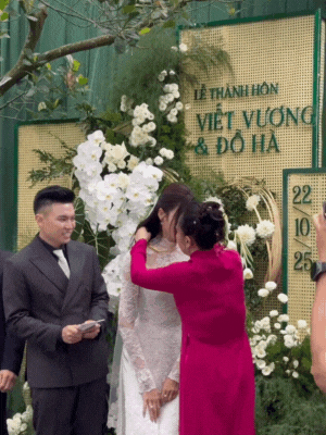 Hoa hậu Đỗ Hà được mẹ chồng xách váy đón vào nhà- Ảnh 6.