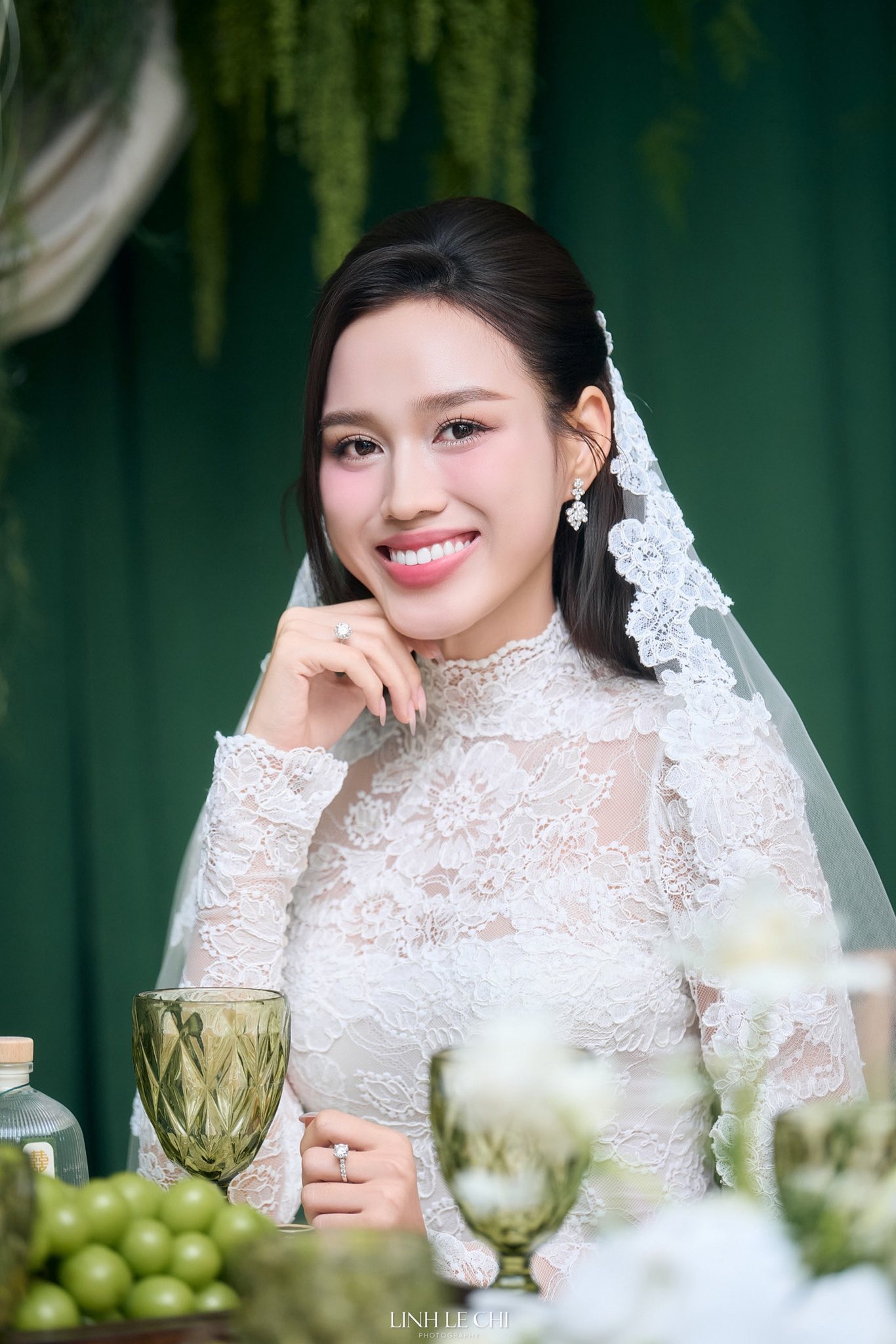 HH Đỗ Hà dưỡng tóc bằng cách này: Nghiền viên B1 trộn cùng dầu dừa để tóc nhanh dài và dày- Ảnh 1.