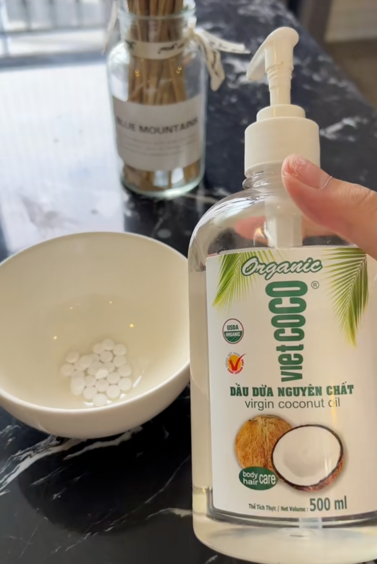 HH Đỗ Hà dưỡng tóc bằng cách này: Nghiền viên B1 trộn cùng dầu dừa để tóc nhanh dài và dày- Ảnh 8.