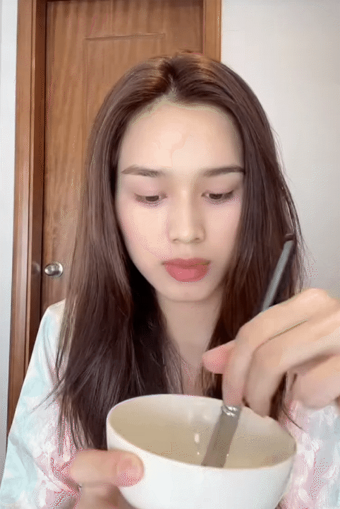 HH Đỗ Hà dưỡng tóc bằng cách này: Nghiền viên B1 trộn cùng dầu dừa để tóc nhanh dài và dày- Ảnh 9.