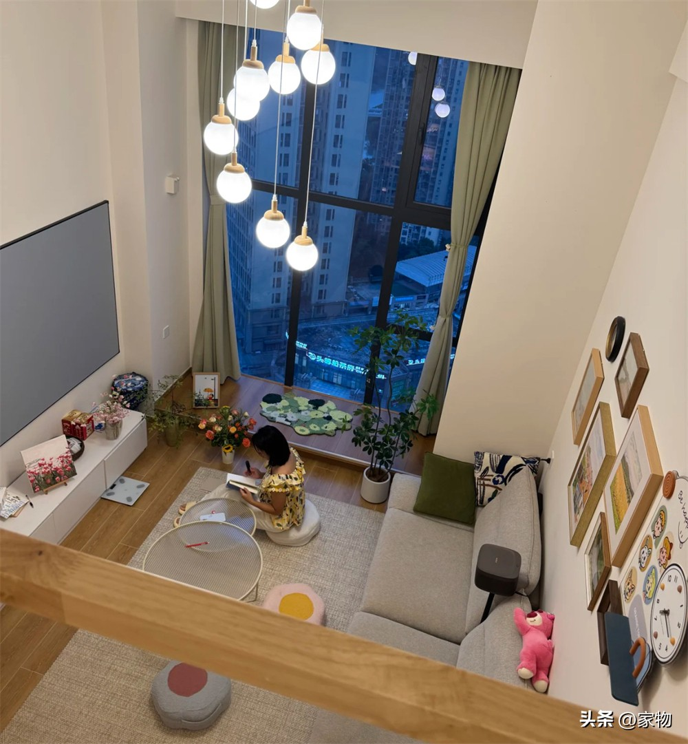 Căn hộ nhỏ 47m² nhưng sang như penthouse: Bí quyết nằm ở trần cao 4m và cửa sổ kính sát trần- Ảnh 8.