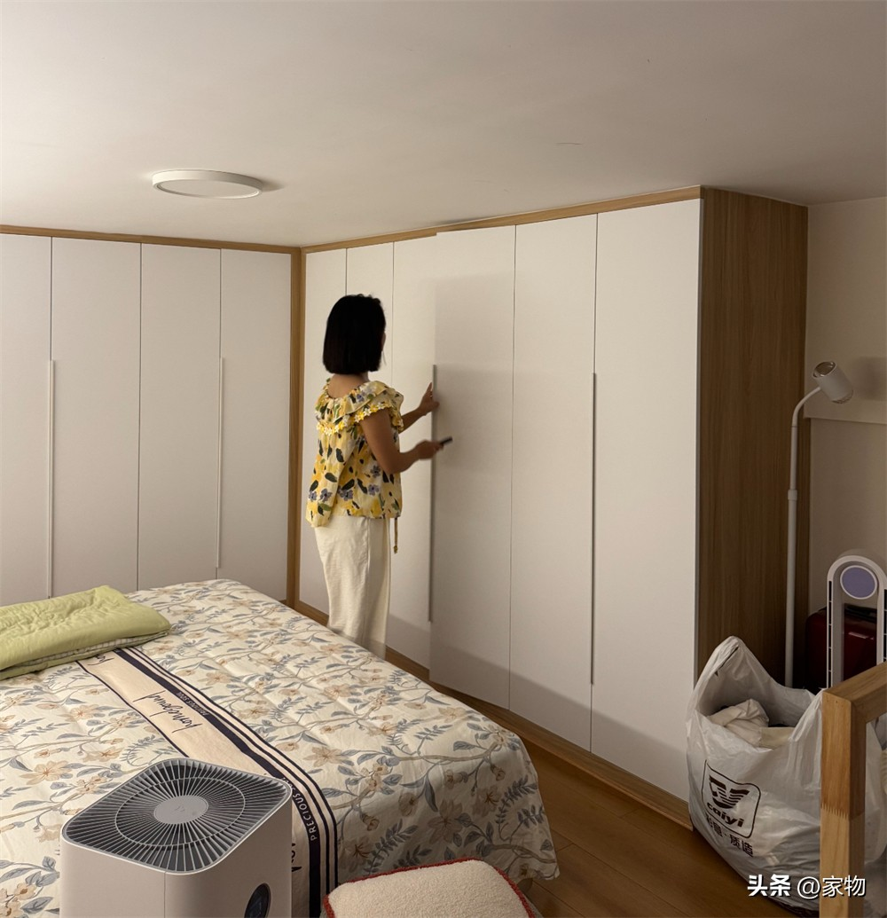 Căn hộ nhỏ 47m² nhưng sang như penthouse: Bí quyết nằm ở trần cao 4m và cửa sổ kính sát trần- Ảnh 10.