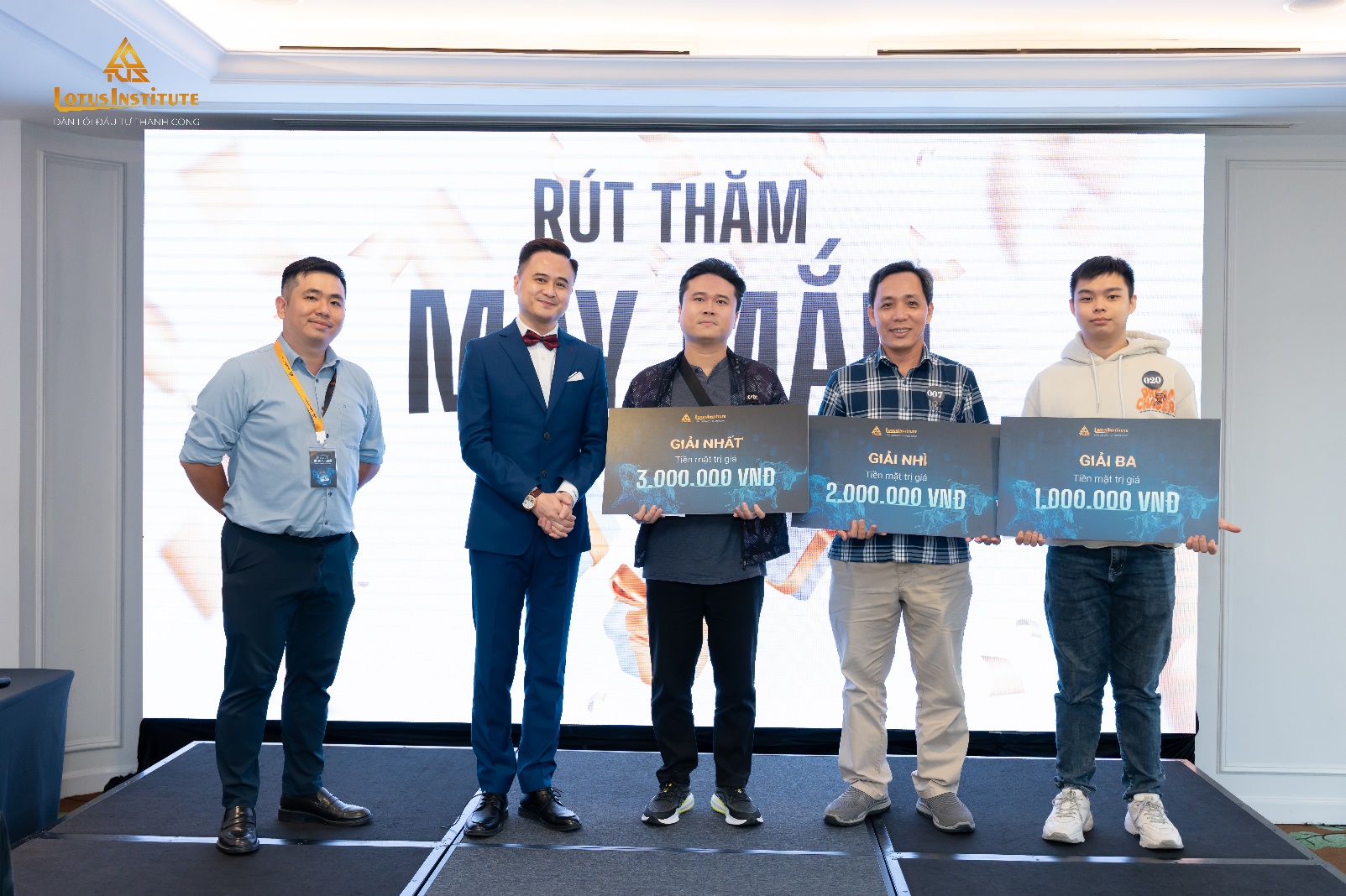 Lotus Institute ra mắt sách “Tôi sinh ra để giao dịch”- Ảnh 3. Lotus Institute ra mắt sách “Tôi sinh ra để giao dịch”- Ảnh 3.