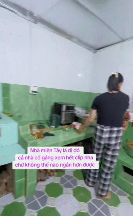 Độc lạ nhà miền Tây: Rộng như mê cung, gạch hoa mỗi phòng một kiểu, tiến vào khu bếp ai nấy đều "giật mình"- Ảnh 12. Độc lạ nhà miền Tây: Rộng như mê cung, gạch hoa mỗi phòng một kiểu, tiến vào khu bếp ai nấy đều "giật mình"- Ảnh 12.