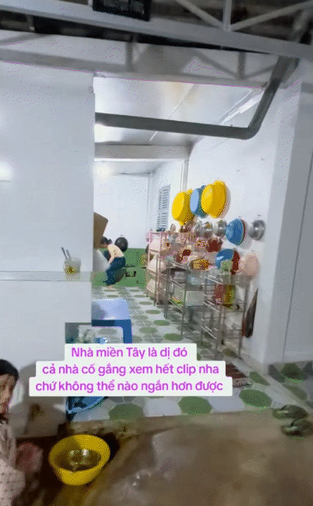 Độc lạ nhà miền Tây: Rộng như mê cung, gạch hoa mỗi phòng một kiểu, tiến vào khu bếp ai nấy đều "giật mình"- Ảnh 11. Độc lạ nhà miền Tây: Rộng như mê cung, gạch hoa mỗi phòng một kiểu, tiến vào khu bếp ai nấy đều "giật mình"- Ảnh 11.