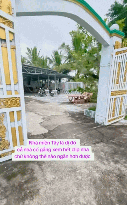 Độc lạ nhà miền Tây: Rộng như mê cung, gạch hoa mỗi phòng một kiểu, tiến vào khu bếp ai nấy đều "giật mình"- Ảnh 2. Độc lạ nhà miền Tây: Rộng như mê cung, gạch hoa mỗi phòng một kiểu, tiến vào khu bếp ai nấy đều "giật mình"- Ảnh 2.