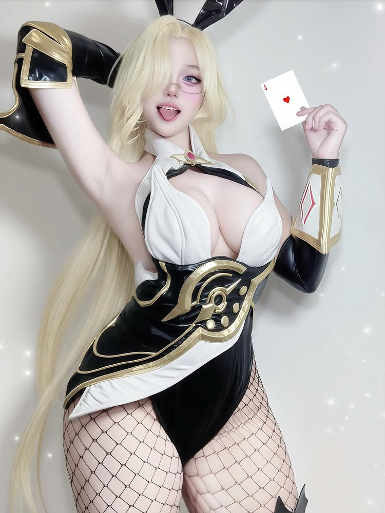 photo-1761411541774 photo-1761411541774