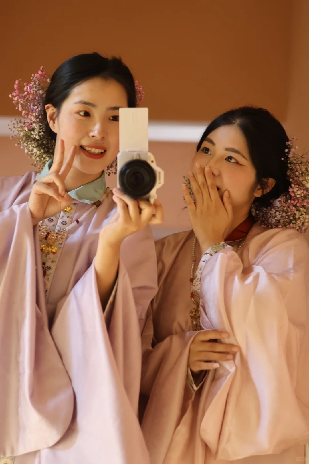 Mốt cài hoa "thần tiên tỷ tỷ": Vì sao giới trẻ xứ Trung phát cuồng đu trend giống Lưu Diệc Phi?- Ảnh 19.